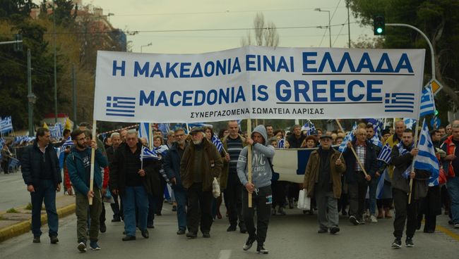 Участники митинга Македония - это Греция в Афинах. 4 февраля 2018 Участники митинга Македония - это Греция в Афинах. 4 февраля 2018