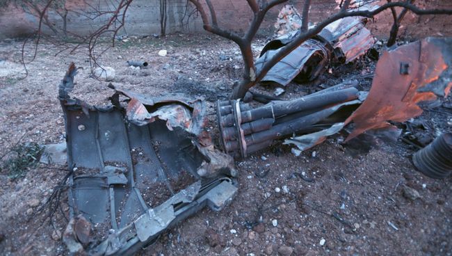 Обломки сбитого боевиками российского самолета Су-25 в Сирии. 3 февраля 2018 Обломки сбитого боевиками российского самолета Су-25 в Сирии. 3 февраля 2018