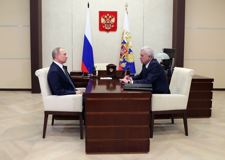 Владимир Путин и президент ПАО Лукойл Вагит Алекперов во время встречи. 5 февраля 2018 Владимир Путин и президент ПАО Лукойл Вагит Алекперов во время встречи. 5 февраля 2018