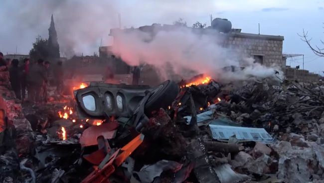 Обломки сбитого боевиками российского самолета Су-25 близ Идлиба в Сирии. Фото из социальных сетей Обломки сбитого боевиками российского самолета Су-25 близ Идлиба в Сирии. Фото из социальных сетей