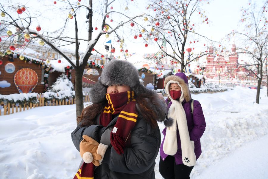 Туристы на Красной площади в Москве