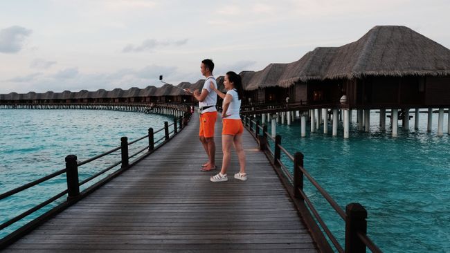 Отдыхающие в отеле Sun Aqua Vilu Reef 5* на одном из Мальдивских островов Отдыхающие в отеле Sun Aqua Vilu Reef 5* на одном из Мальдивских островов