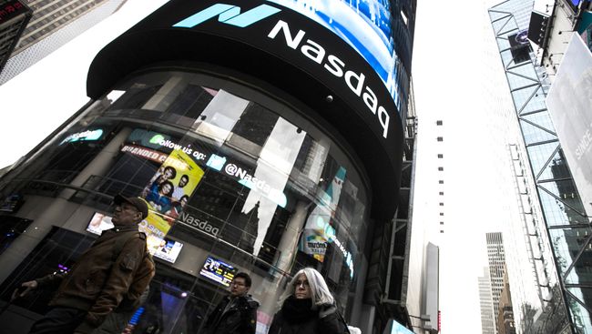 Информационная панель биржи NASDAQ на Таймс-сквер в Нью-Йорке. 6 февраля 2018
