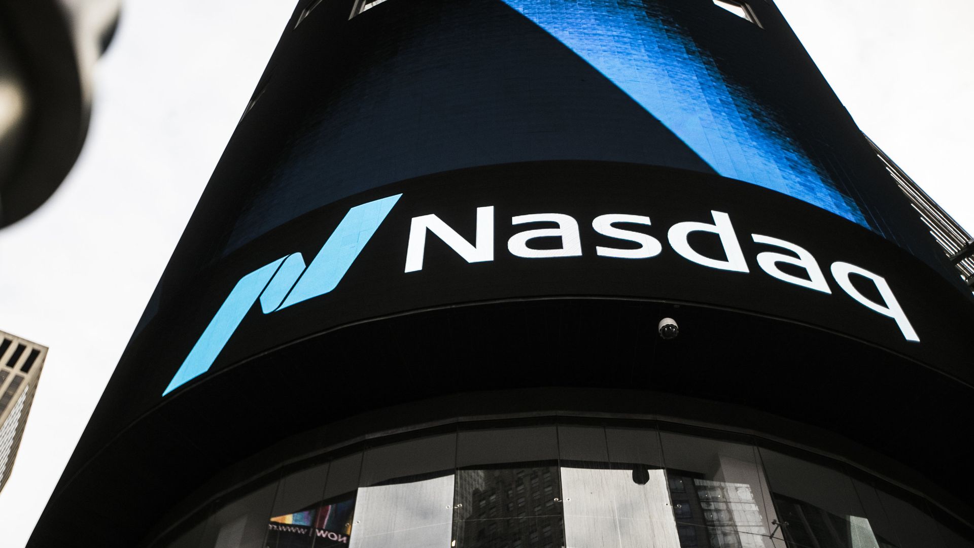 Информационная панель биржи NASDAQ - РИА Новости, 1920, 28.01.2025