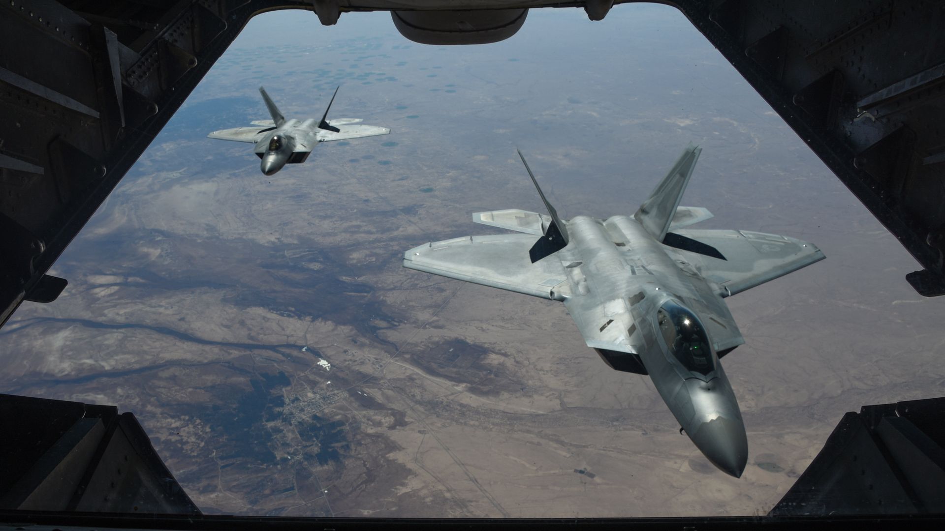 Американские истребители F-22 Raptor над территорией Сирии - РИА Новости, 1920, 27.10.2024