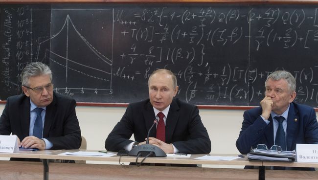 Президент РФ Владимир Путин во время встречи с учеными Сибирского отделения Российской академии наук в Новосибирске. 8 февраля 2018 Президент РФ Владимир Путин во время встречи с учеными Сибирского отделения Российской академии наук в Новосибирске. 8 февраля 2018