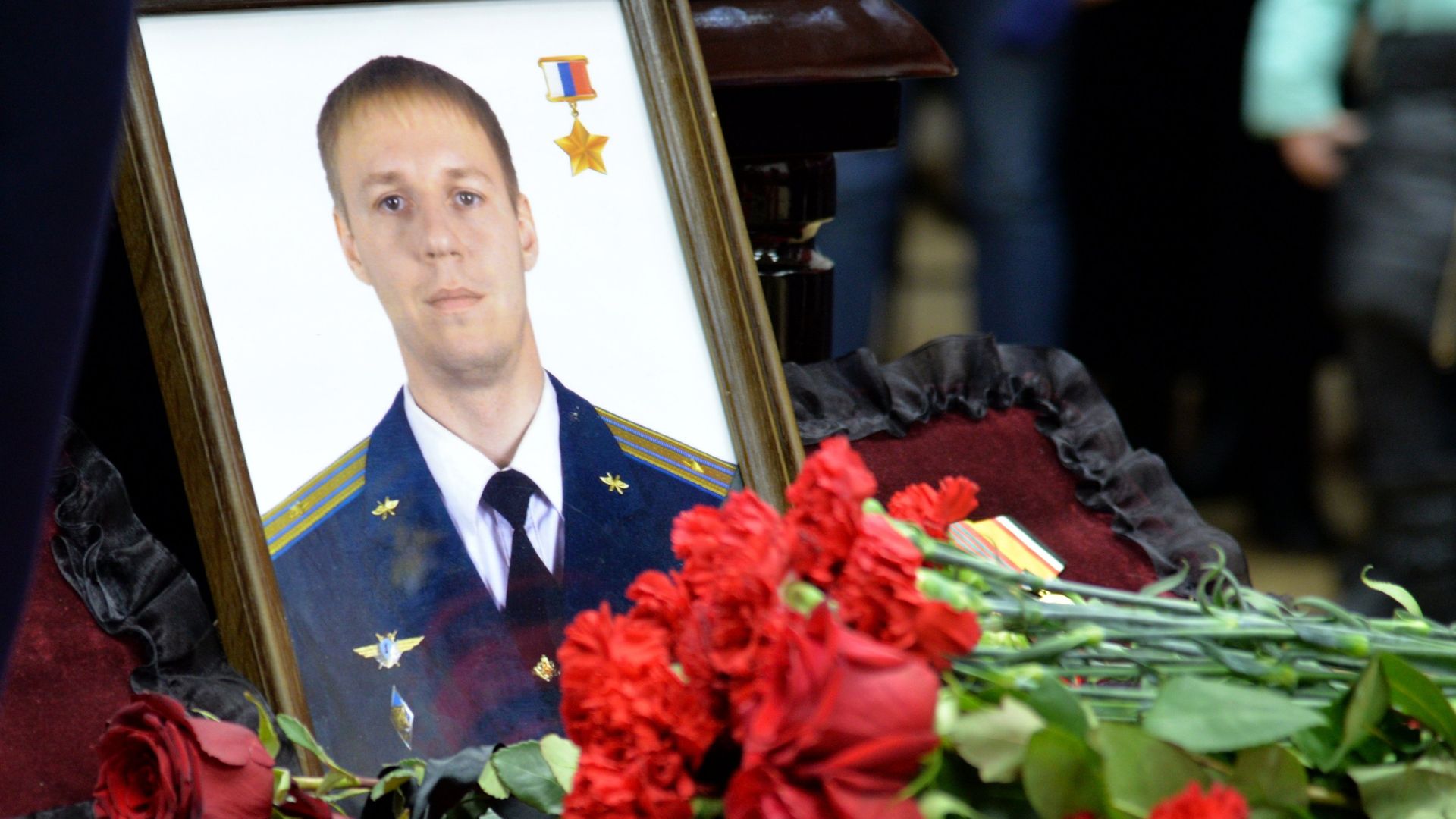 На церемонии прощания с летчиком Романом Филиповым, погибшим в Сирии. 8 февраля 2018 На церемонии прощания с летчиком Романом Филиповым, погибшим в Сирии. 8 февраля 2018 - РИА Новости, 1920, 07.12.2020