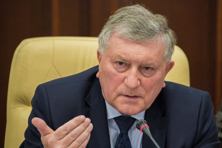 Участник немецкой делегации депутатов от партии Альтернатива для Германии Хельмут Сайффен на встрече с главой Республики Крым Сергеем Аксёновым в Симферополе. 8 февраля 2018