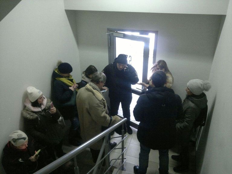 Ситуация у входа в редакцию газеты Вести в Киеве Ситуация у входа в редакцию газеты Вести в Киеве