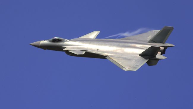 Китайский истребитель J-20. Архивное фото Китайский истребитель J-20. Архивное фото