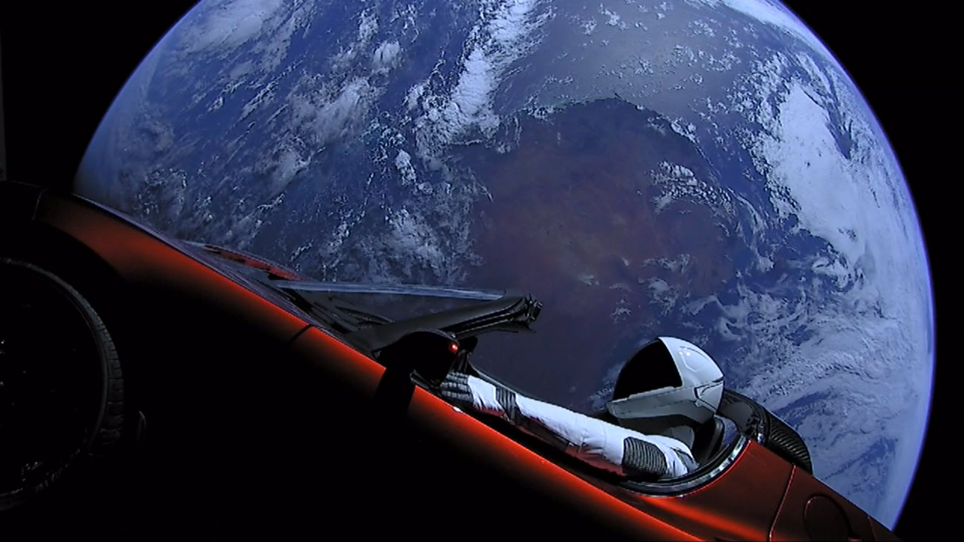 Личный автомобиль главы SpaceX Илона Маска красный кабриолет Tesla Roadster, выведенный на орбиту ракето-носителем Falcon Heavy американской компании SpaceX, с манекеном в скафандре за рулем в космическом пространстве Личный автомобиль главы SpaceX Илона Маска красный кабриолет Tesla Roadster, выведенный на орбиту ракето-носителем Falcon Heavy американской компании SpaceX, с манекеном в скафандре за рулем в космическом пространстве - РИА Новости, 1920, 21.08.2020