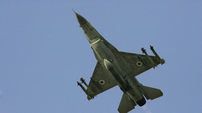 Израильский боевой самолет F-16. Архивное фото Израильский боевой самолет F-16. Архивное фото