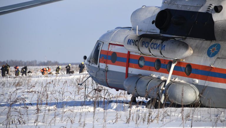 Вертолет МЧС России в Раменском районе Московской области, где самолет Ан-148 Саратовских авиалиний рейса 703 Москва-Орск потерпел крушение 11 февраля 2018 года Вертолет МЧС России в Раменском районе Московской области, где самолет Ан-148 Саратовских авиалиний рейса 703 Москва-Орск потерпел крушение 11 февраля 2018 года