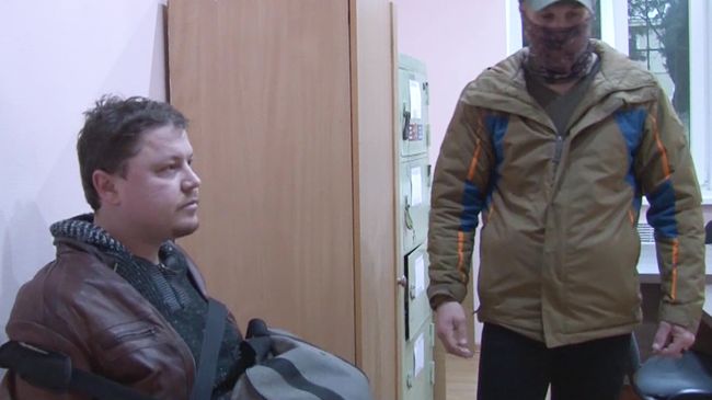 Гражданин Украины Константин Давыденко, задержанный сотрудниками ФСБ РФ в Симферополе за шпионаж. 12 февраля 2018 Гражданин Украины Константин Давыденко, задержанный сотрудниками ФСБ РФ в Симферополе за шпионаж. 12 февраля 2018