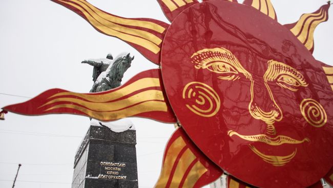 Солнце – символ Масленицы и памятник Юрию Долгорукому Солнце – символ Масленицы и памятник Юрию Долгорукому