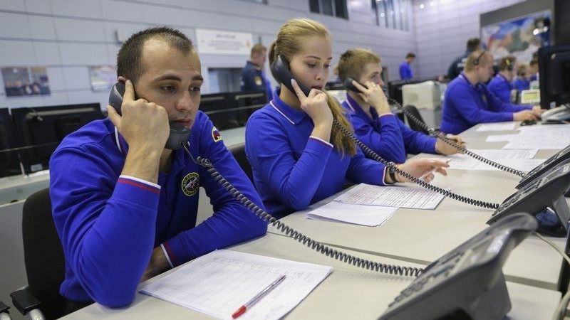Специалисты «горячей линии» МЧС России Специалисты «горячей линии» МЧС России - РИА Новости, 1920, 15.08.2025