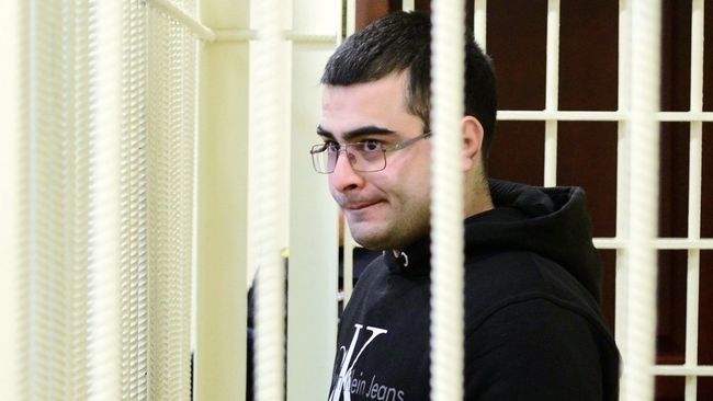 Анар Аллахверанов, обвиняемый в убийстве чемпиона мира и Европы по пауэрлифтингу Андрея Драчева, на заседании суда Анар Аллахверанов, обвиняемый в убийстве чемпиона мира и Европы по пауэрлифтингу Андрея Драчева, на заседании суда