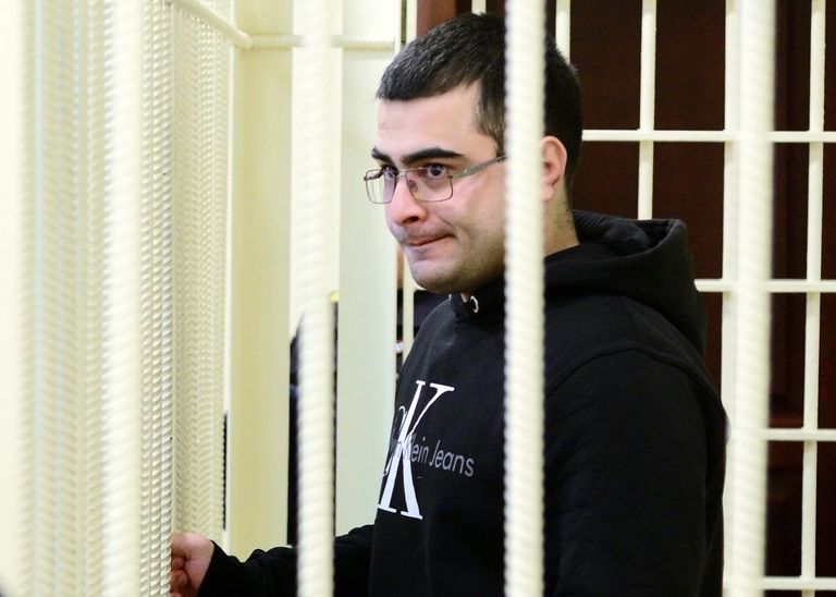 Анар Аллахверанов, обвиняемый в убийстве чемпиона мира и Европы по пауэрлифтингу Андрея Драчева, на заседании Хабаровского краевого суда