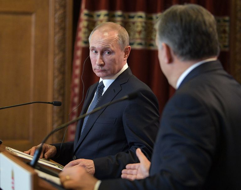 Президент РФ Владимир Путин и премьер-министр Венгрии Виктор Орбан во время совместной пресс-конференции по итогам встречи в Будапеште. 2 февраля 2017 