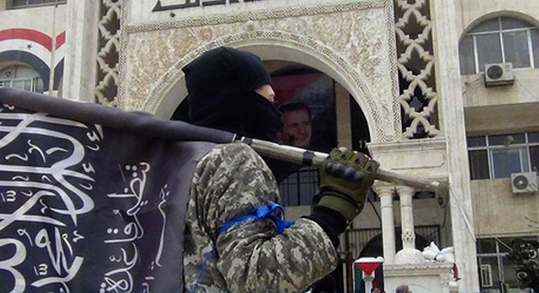 Боевик террористической группировки Джебхат ан-Нусра (организация запрещена в РФ) в Идлибе Боевик террористической группировки Джебхат ан-Нусра (организация запрещена в РФ) в Идлибе