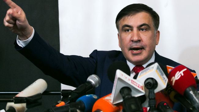 Михаил Саакашвили во время пресс-конференции в Варшаве Михаил Саакашвили во время пресс-конференции в Варшаве