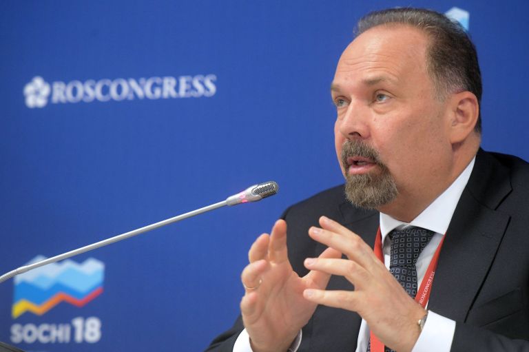 Министр строительства и жилищно-коммунального хозяйства Российской Федерации Михаил Мень на Российском инвестиционном форуме в Сочи. 15 февраля 2018 Министр строительства и жилищно-коммунального хозяйства Российской Федерации Михаил Мень на Российском инвестиционном форуме в Сочи. 15 февраля 2018