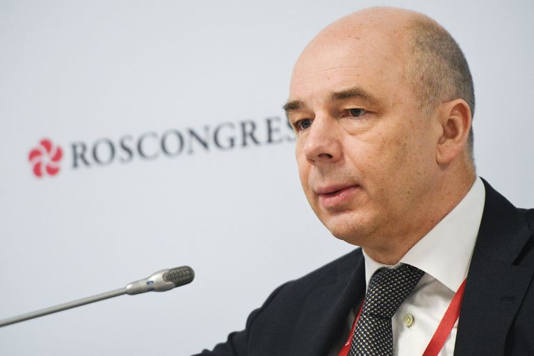 Министр финансов Российской Федерации Антон Силуанов во время конференции на тему: Налоговая система России: отвечая на вызовы на Российском инвестиционном форуме в Сочи. 15 февраля 2018 Министр финансов Российской Федерации Антон Силуанов во время конференции на тему: Налоговая система России: отвечая на вызовы на Российском инвестиционном форуме в Сочи. 15 февраля 2018