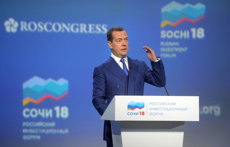 Председатель правительства РФ Дмитрий Медведев выступает на пленарном заседании Инвестиции в регионы – инвестиции в будущее Российского инвестиционного форума Сочи-2018. 15 февраля 2018 Председатель правительства РФ Дмитрий Медведев выступает на пленарном заседании Инвестиции в регионы – инвестиции в будущее Российского инвестиционного форума Сочи-2018. 15 февраля 2018