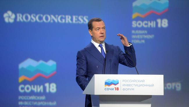 Председатель правительства РФ Дмитрий Медведев выступает на пленарном заседании Инвестиции в регионы – инвестиции в будущее Российского инвестиционного форума Сочи-2018. 15 февраля 2018 Председатель правительства РФ Дмитрий Медведев выступает на пленарном заседании Инвестиции в регионы – инвестиции в будущее Российского инвестиционного форума Сочи-2018. 15 февраля 2018