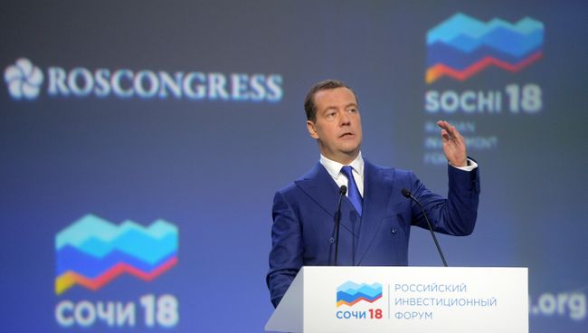 Председатель правительства РФ Дмитрий Медведев выступает на пленарном заседании Инвестиции в регионы – инвестиции в будущее Российского инвестиционного форума Сочи-2018. 15 февраля 2018 Председатель правительства РФ Дмитрий Медведев выступает на пленарном заседании Инвестиции в регионы – инвестиции в будущее Российского инвестиционного форума Сочи-2018. 15 февраля 2018