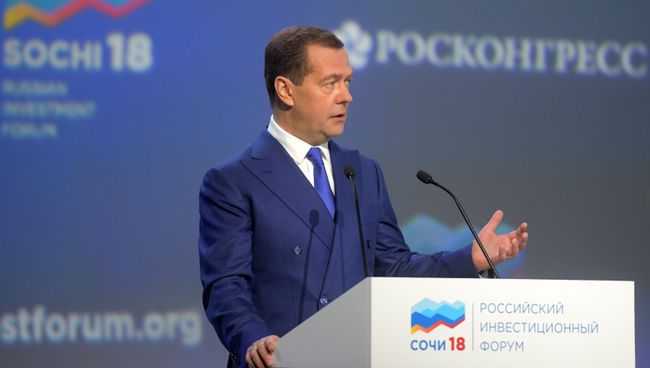 Председатель правительства РФ Дмитрий Медведев выступает на пленарном заседании Инвестиции в регионы – инвестиции в будущее Российского инвестиционного форума Сочи-2018. 15 февраля 2018 Председатель правительства РФ Дмитрий Медведев выступает на пленарном заседании Инвестиции в регионы – инвестиции в будущее Российского инвестиционного форума Сочи-2018. 15 февраля 2018