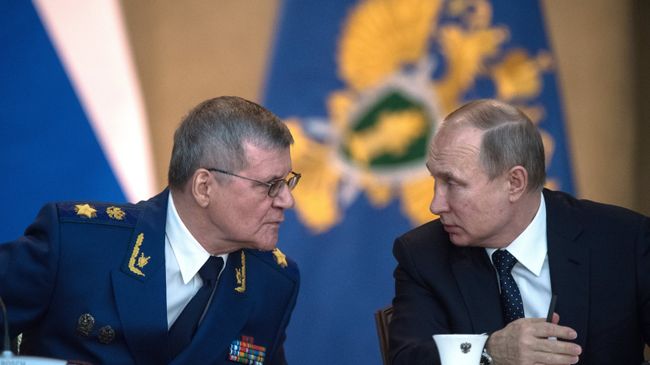 Президент РФ Владимир Путин и генеральный прокурор РФ Юрий Чайка на расширенном заседании коллегии Генеральной прокуратуры РФ. 15 февраля 2018