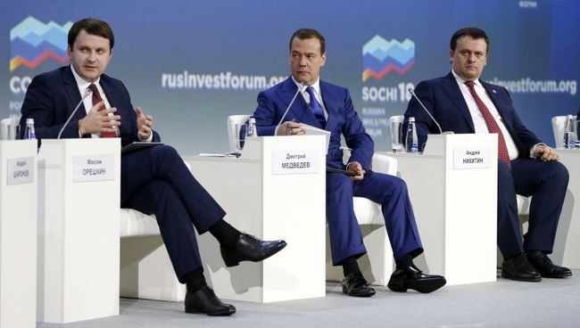Максим Орешкин и Дмитрий Медведев на пленарном заседании Инвестиции в регионы – инвестиции в будущее Российского инвестиционного форума Сочи-2018 Максим Орешкин и Дмитрий Медведев на пленарном заседании Инвестиции в регионы – инвестиции в будущее Российского инвестиционного форума Сочи-2018