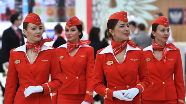 Стюардессы авиакомпании Аэрофлот на Российском инвестиционном форуме (РИФ-2018) в Сочи Стюардессы авиакомпании Аэрофлот на Российском инвестиционном форуме (РИФ-2018) в Сочи