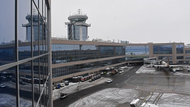 Здание Московского аэропорта Домодедово Здание Московского аэропорта Домодедово