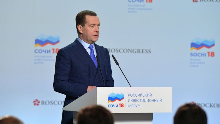 Дмитрий Медведев выступает на пленарном заседании Российского инвестиционного форума Сочи-2018. 16 февраля 2018 Дмитрий Медведев выступает на пленарном заседании Российского инвестиционного форума Сочи-2018. 16 февраля 2018