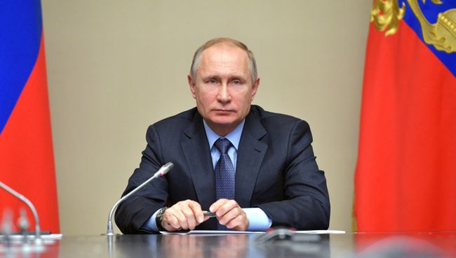 Президент РФ Владимир Путин проводит телемост по случаю открытия спортивных объектов, построенных в рамках социальной программы Газпром - детям. 16 февряля 2018 Президент РФ Владимир Путин проводит телемост по случаю открытия спортивных объектов, построенных в рамках социальной программы Газпром - детям. 16 февряля 2018