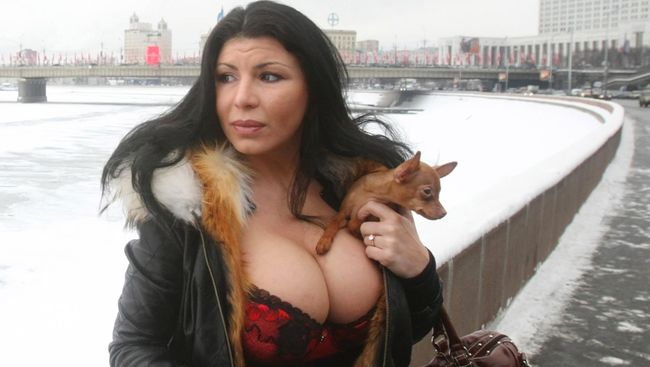 Фотомодель Ирэн Феррари на Смоленской набережной