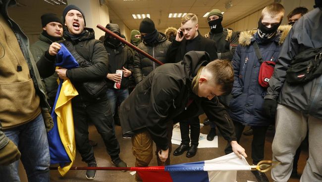 Радикалы в здании Российского центра науки и культуры в Киеве. 17 февраля 2018