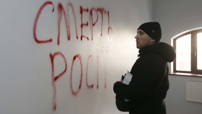 Активист украинской националистической партии в Российском центре науки и культуры в Киеве. 17 февраля 2018