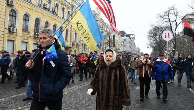 Марш сторонников Михаила Саакашвили в Киеве с требованием отставки действующего президента Украины Петра Порошенко. 18 февраля 2018 Марш сторонников Михаила Саакашвили в Киеве с требованием отставки действующего президента Украины Петра Порошенко. 18 февраля 2018