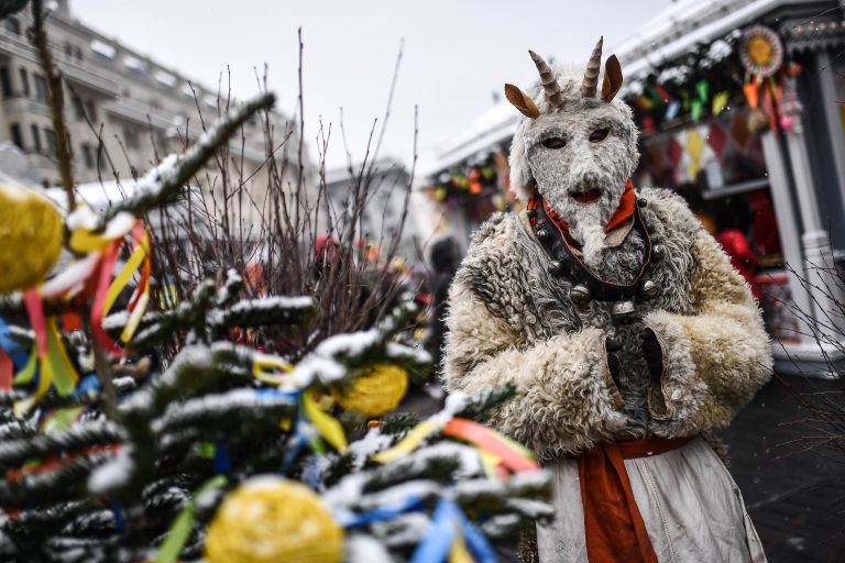 Участник Масленичных гуляний на Манежной площади в Москве Участник Масленичных гуляний на Манежной площади в Москве