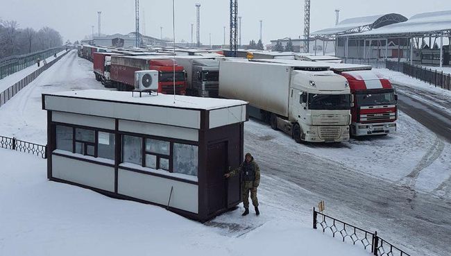 Грузовики на границе России и Украины