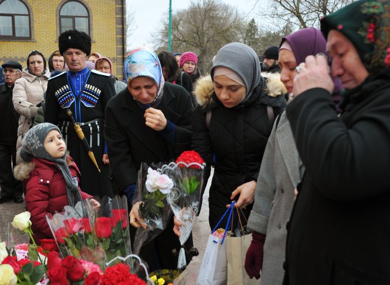 Прощание с погибшими при стрельбе у Свято-Георгиевского храма в Кизляре. 20 февраля 2018 Прощание с погибшими при стрельбе у Свято-Георгиевского храма в Кизляре. 20 февраля 2018