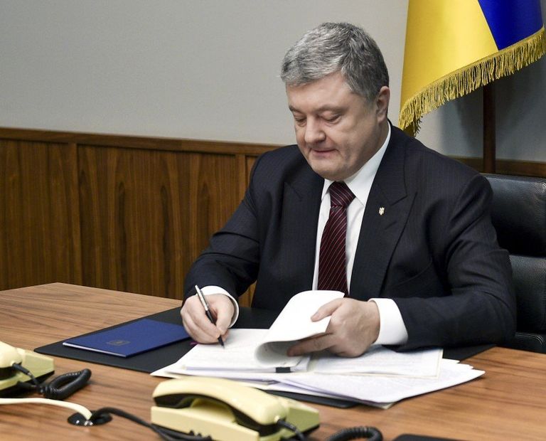 Президент Украины Петр Порошенко во время подписания Закона о реинтеграции Донбасса. 20 февраля 2018 