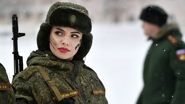 Участница во время конкурса красоты и профессионального мастерства среди женщин-военнослужащих ракетных войск стратегического назначения. Архивное фото Участница во время конкурса красоты и профессионального мастерства среди женщин-военнослужащих ракетных войск стратегического назначения. Архивное фото