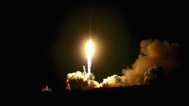 Запуск ракеты в Калифорнии, США Запуск ракеты в Калифорнии, США