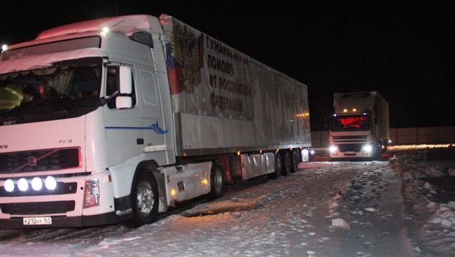 Автомобили 74-й гуманитарной колонны МЧС России направляются к российско-украинской границе. 22 февраля 2018