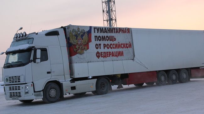 Автомобили гуманитарной колонны МЧС России с грузом для жителей Донбасса