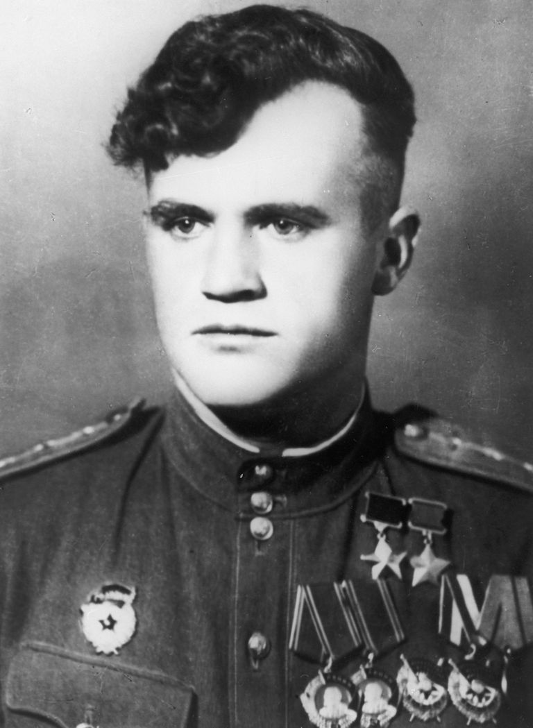 Дважды Герой Советского Союза летчик Николай Дмитриевич Гулаев